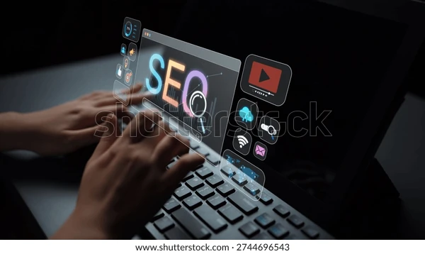 Verónica Diez escribiendo en computador